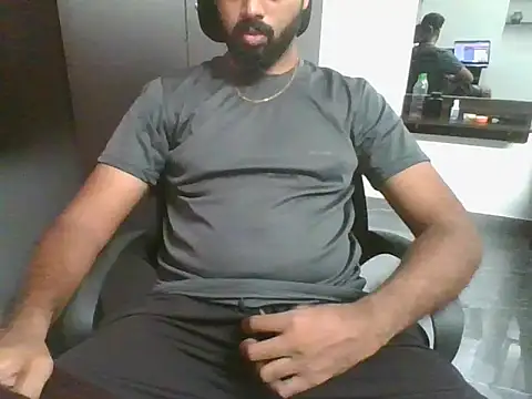 lovelyakash69 online show from November 1, 2025, 4:47 am