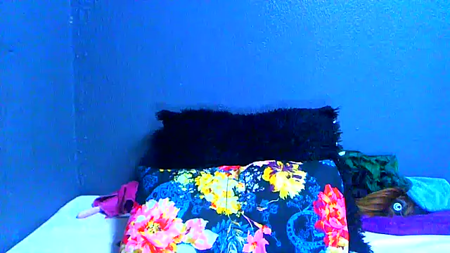 SMALLBOOBSXX online show from June 3, 2026, 2:33 pm