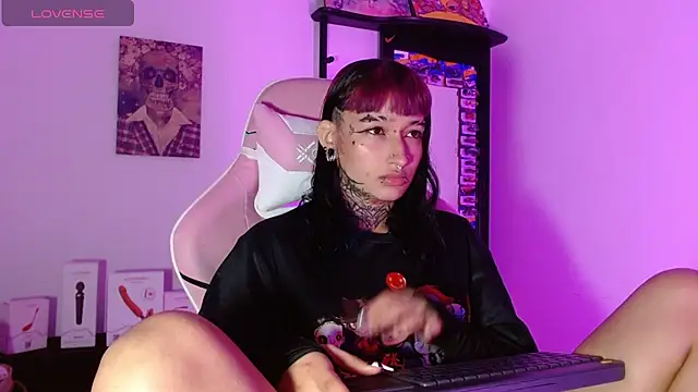 SharaRoss1 online show from April 18, 2026, 8:09 pm