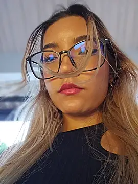 Pretty roxxyy online show from April 19, 2026, 11:42 am