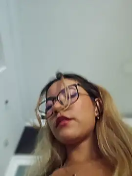 Pretty roxxyy online show from April 21, 2026, 11:27 am