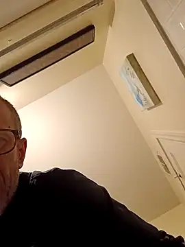 moasslicker online show from March 20, 2025, 9:04 am