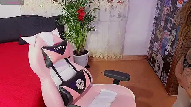 sweet-temptation  online show from December 2, 2025, 3:01 am