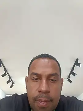 elnegro707070 online show from October 3, 2025, 11:18 am