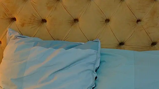 AlessiaCroft online show from April 18, 2026, 4:05 am