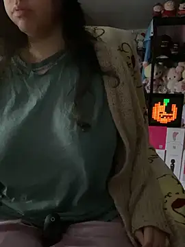 w3tkittty online show from November 18, 2025, 3:27 pm