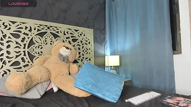 Amyblack   online show from December 18, 2025, 1:33 am