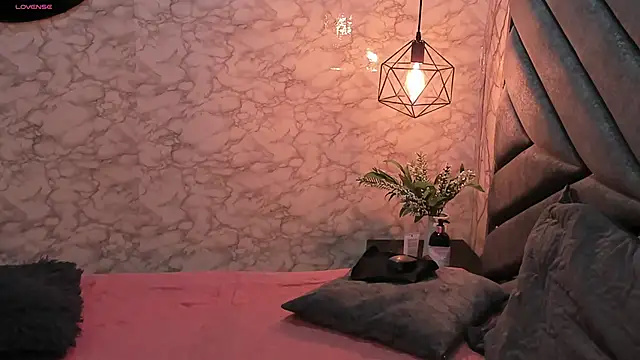 WALESKABBW ASS online show from September 15, 2025, 11:43 am