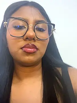 Emmily Vargas online show from September 26, 2025, 8:24 pm