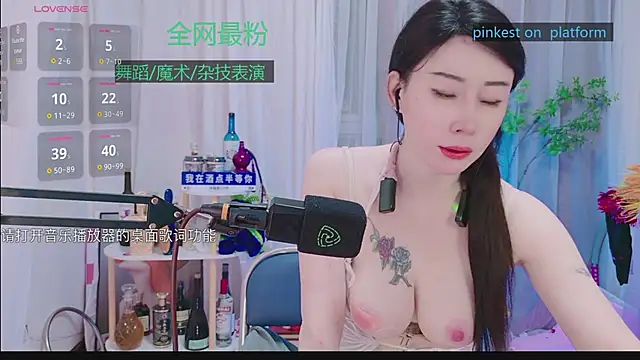 Snapshot of Luck_Lili_ chatting on October 3, 2025, 5:10 pm Luck Lili online show from October 3, 2025, 5:10 pm