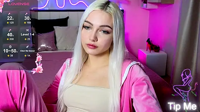 LinaLirian online show from October 11, 2025, 2:15 pm