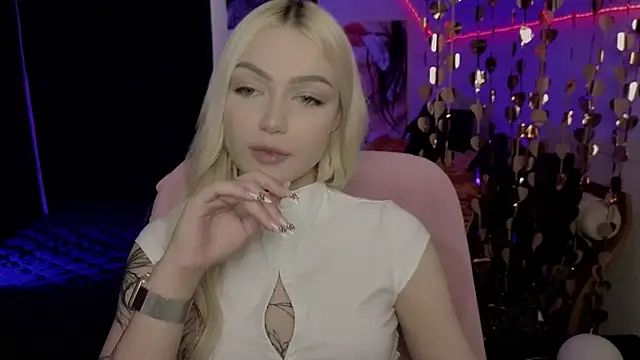 LinaLirian online show from April 23, 2026, 10:25 am