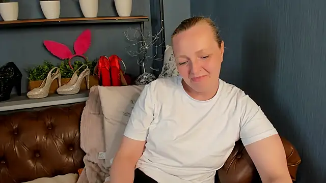 Snapshot of Karen_Villis chatting on June 21, 2026, 10:18 am Karen Villis online show from June 21, 2026, 10:18 am