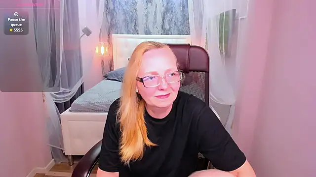 Snapshot of Karen_Villis chatting on August 3, 2026, 11:48 am Karen Villis online show from August 3, 2026, 11:48 am