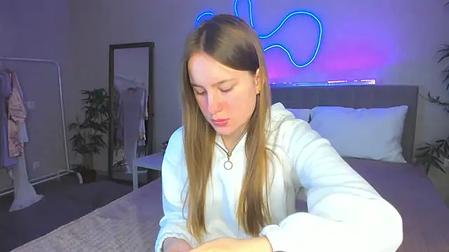 Candy Cansew online show from September 10, 2025, 1:27 am