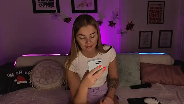 CarrieBradshaww online show from November 29, 2025, 4:43 pm