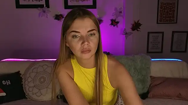 CarrieBradshaww online show from December 2, 2025, 2:56 pm