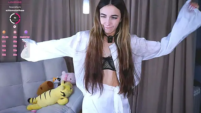 CupSizeGirl online show from September 29, 2025, 4:23 pm