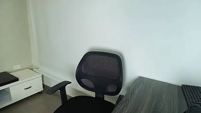  Victoria Collins online show from November 4, 2025, 10:58 am