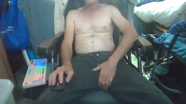 Lovyourpuss online show from April 22, 2026, 12:18 pm