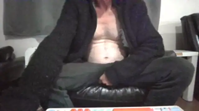 Snapshot of Lovyourpuss chatting on July 31, 2026, 9:47 pm Lovyourpuss online show from July 31, 2026, 9:47 pm