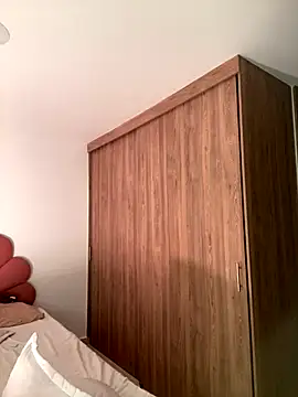 alissradiante1 online show from October 9, 2025, 12:19 am