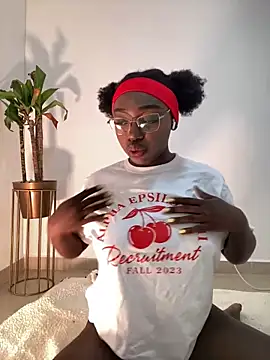 alissradiante1 online show from October 18, 2025, 2:36 am