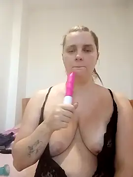 JessicaItalia online show from October 5, 2025, 9:18 am