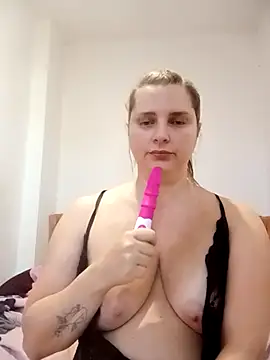 JessicaItalia online show from October 7, 2025, 9:17 am