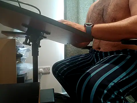 Snapshot of CloudyMuscleBeefy chatting on October 9, 2025, 1:20 pm CloudyMuscleBeefy online show from October 9, 2025, 1:20 pm