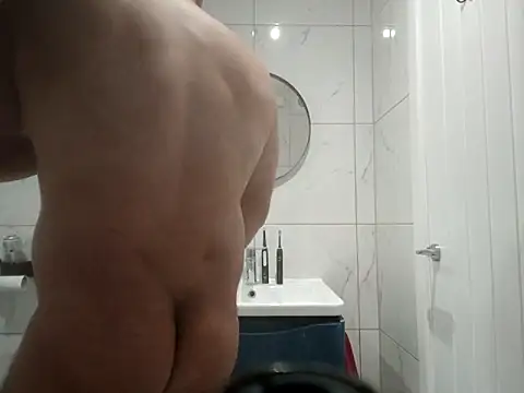 Snapshot of CloudyMuscleBeefy chatting on October 10, 2025, 6:18 pm CloudyMuscleBeefy online show from October 10, 2025, 6:18 pm