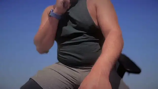 Snapshot of CloudyMuscleBeefy chatting on October 16, 2025, 3:57 pm CloudyMuscleBeefy online show from October 16, 2025, 3:57 pm