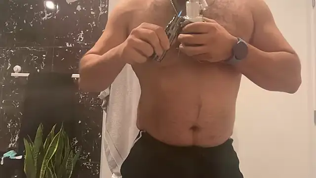 Snapshot of CloudyMuscleBeefy chatting on October 24, 2025, 5:53 pm CloudyMuscleBeefy online show from October 24, 2025, 5:53 pm