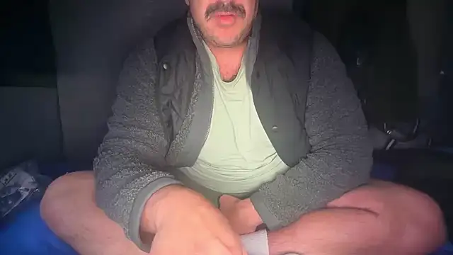 Snapshot of CloudyMuscleBeefy chatting on January 10, 2026, 1:35 pm CloudyMuscleBeefy online show from January 10, 2026, 1:35 pm