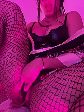 casieee love online show from October 24, 2025, 12:56 pm