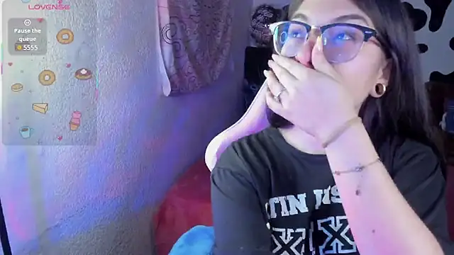 abbie jensen  online show from October 30, 2025, 2:24 am