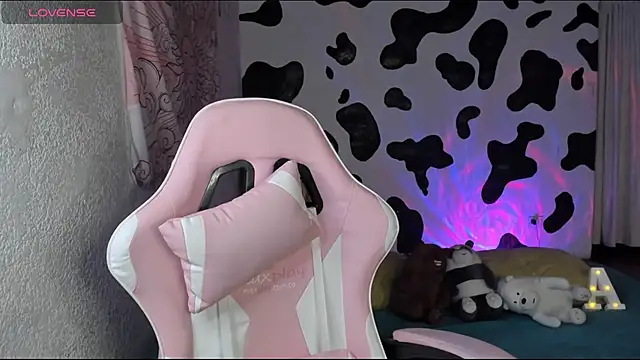 abbie jensen  online show from February 24, 2026, 4:32 am