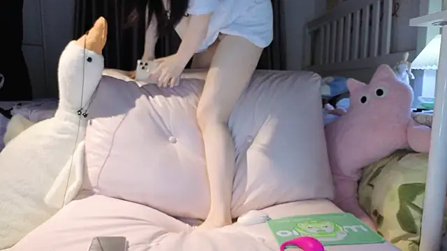 love-uiui online show from October 15, 2025, 4:29 pm