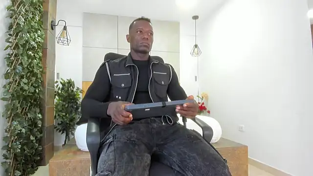 MarcusBlack  online show from October 4, 2025, 12:36 pm