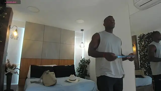 MarcusBlack  online show from April 25, 2026, 12:19 pm