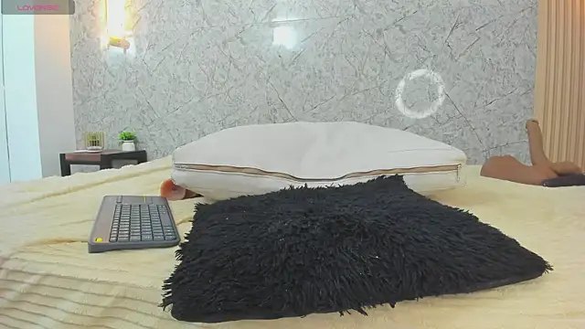 Antonella west online show from April 21, 2026, 1:42 am