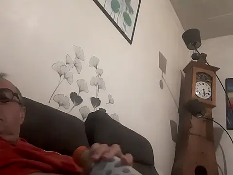 Vince072 online show from September 19, 2025, 4:25 am