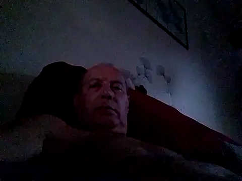Snapshot of Vince072 chatting on July 29, 2026, 4:10 am Vince072 online show from July 29, 2026, 4:10 am
