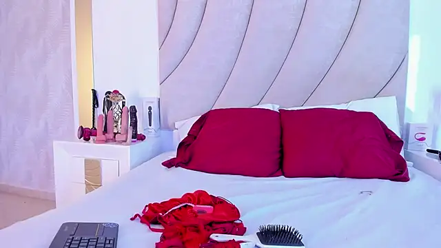 AnnahiBaker online show from September 22, 2025, 6:10 pm