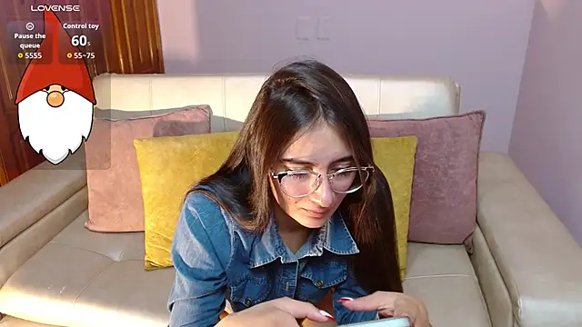 alesiamoore online show from December 17, 2025, 3:07 pm