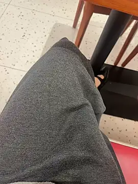 xiaoyuan01 online show from March 25, 2026, 1:44 am