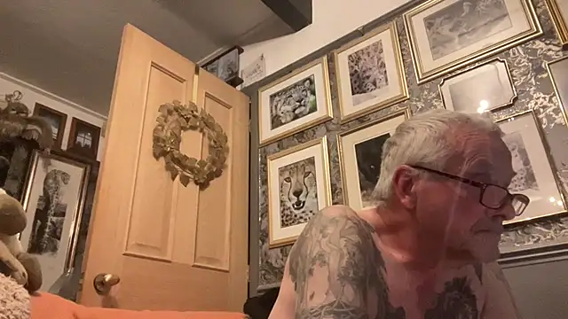 poggles online show from September 30, 2025, 8:03 pm