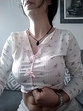 agustinalatina online show from February 17, 2026, 8:22 am