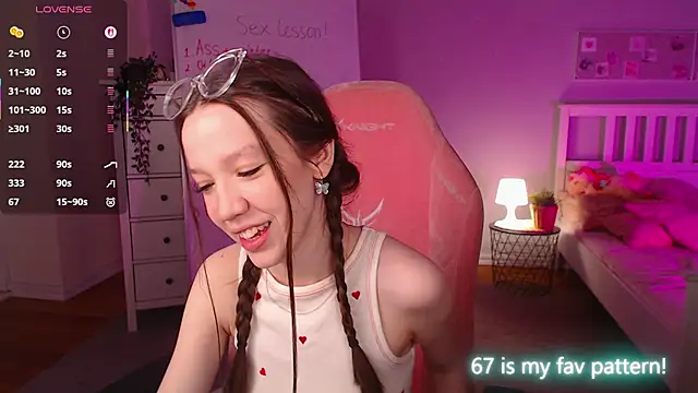 Shriya Sarann online show from November 8, 2025, 2:06 pm