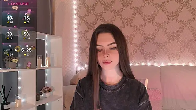 HolyMiax online show from December 18, 2025, 3:45 am